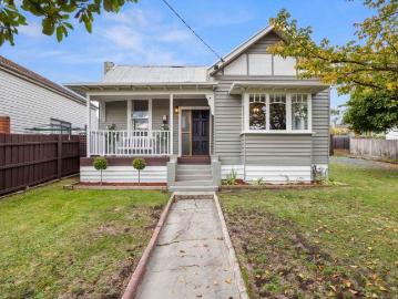 Timeless Character in the Heart of Prestigious Soldiers Hill