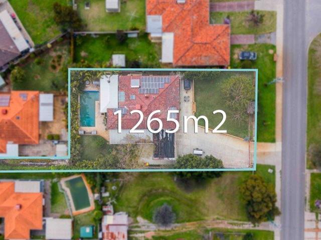 Timeless Character on 1,265sqm of Prime R40 Land!