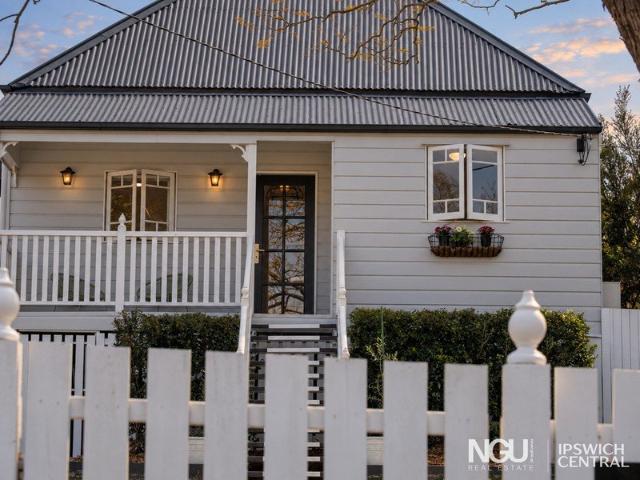 TIMELESS CHARACTER, MODERN LIVING & 1,013M2 OF BACKYARD BUILT TO ENTERTAIN IN!