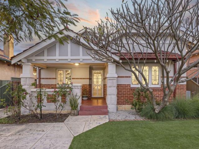 TIMELESS CHARACTER MEETS CONTEMPORARY LIVING