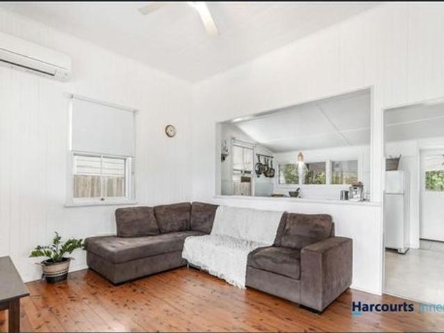 Timeless Character Meets Relaxed Bayside Living