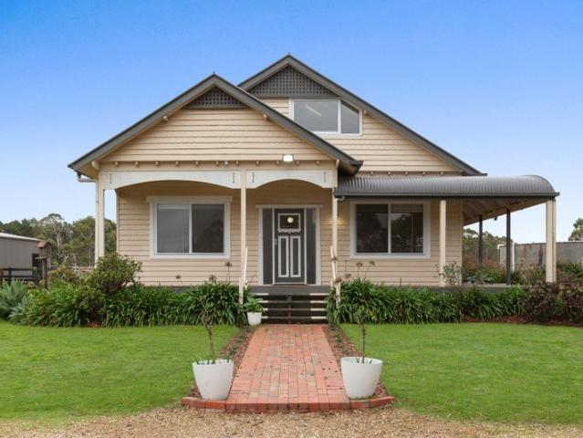 Timeless Charm, Country Lifestyle