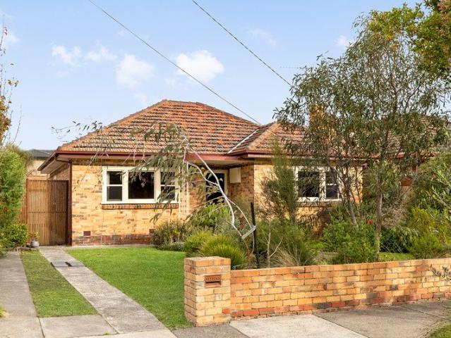 Timeless Charm in the Prestigious Oakhill Estate