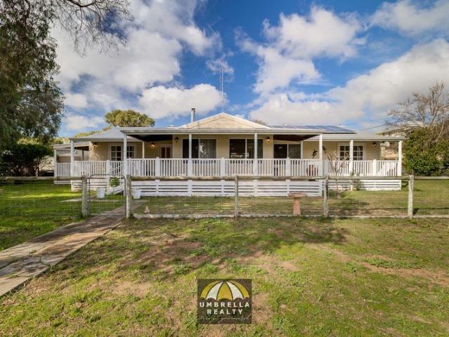 Timeless Charm Meets Coastal Tranquillity at Preston Beach