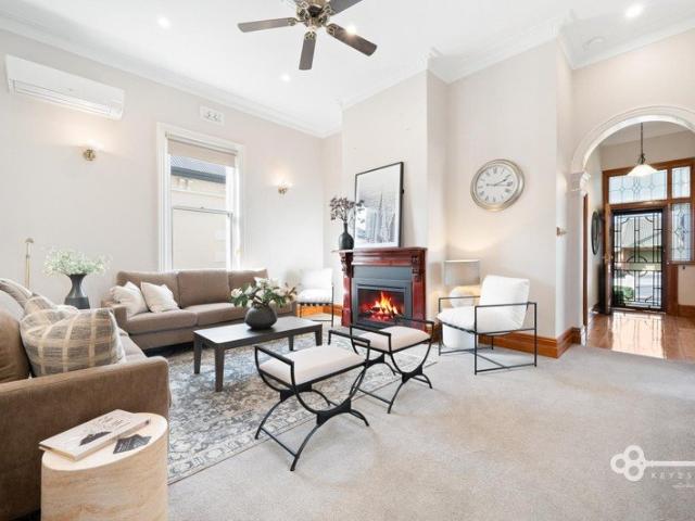 TIMELESS CHARM MODERN COMFORT