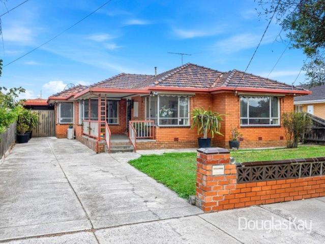 Timeless Charm on 574m² Perfect for Families & Savvy Investors