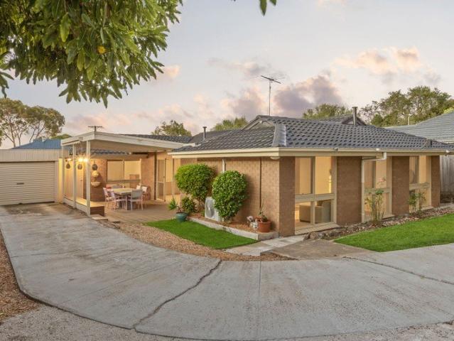 Timeless Comfort for Families in Prime Court Setting