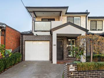 Timeless Contemporary Living Moments from Merri Creek