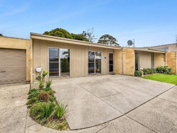 TIMELESS COASTAL ELEGANCE IN THE HEART OF OLD TORQUAY