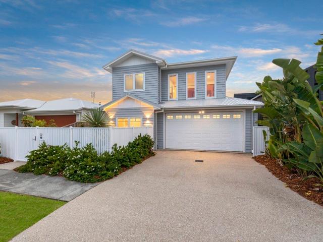 TIMELESS COASTAL STYLE MEETS EXCEPTIONAL FAMILY LIVING
