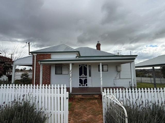 Timeless Cottage Charm on Nearly an Acre â $500/week