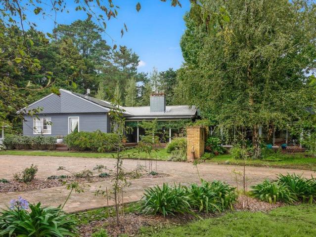 Timeless Cottage Charm on 2554m2