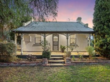 Timeless Cottage Circa 1868