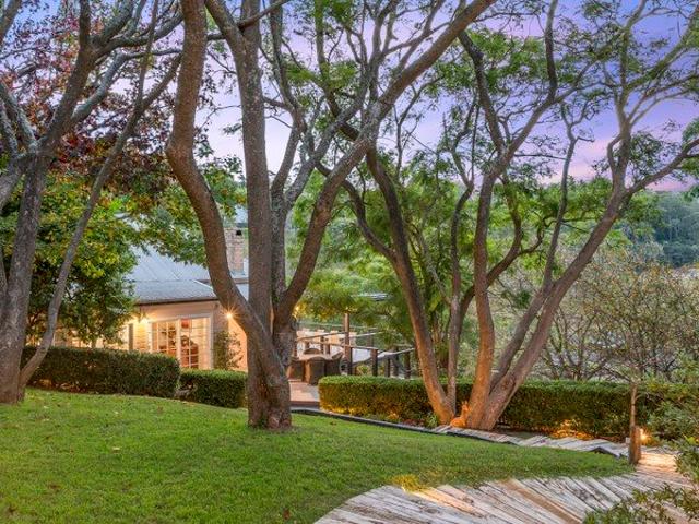Timeless Country Charm, Dual Living & Stunning Valley Views
