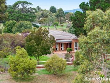 Timeless Country Living on an Acre approx Space, Serenity & Views