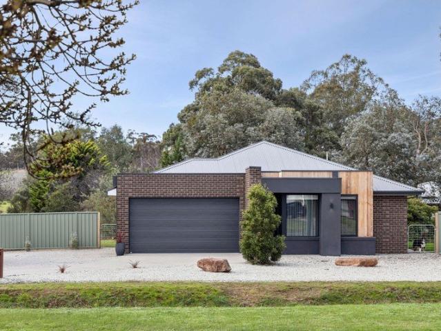 Timeless. Effortless. Country Living Without Compromise. Near Castlemaine