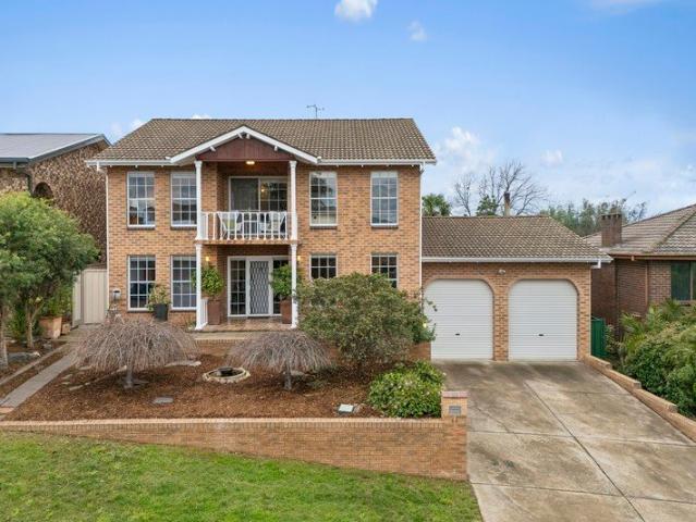Timeless Double Brick Family Living in a Premier Queanbeyan Location