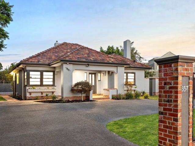 TIMELESS ELEGANCE AND EXCEPTIONAL FAMILY SPACE
