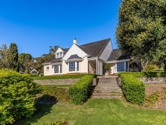 Timeless Elegance, Expansive Gardens & Coastal Charm