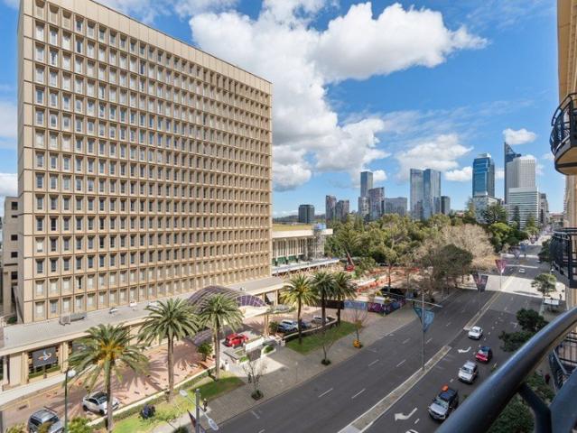 TIMELESS ELEGANCE & GRAND CITY LIVING