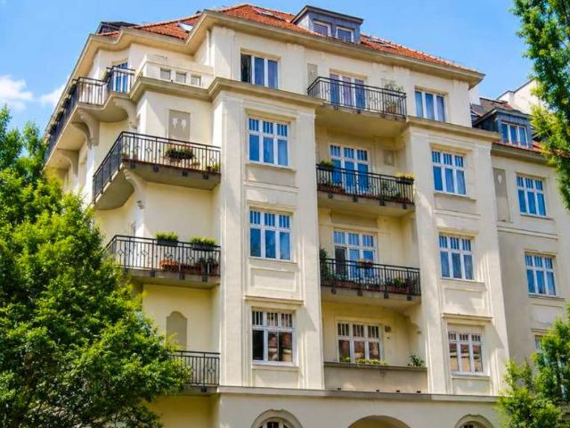 Timeless Elegance in a Historic Building – Living with Style and Soul, Munchen Amsterdam Apartments for Rent