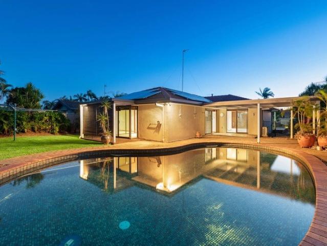 Timeless Elegance in a Prestigious Waterfront Precinct The Ultimate Sorrento Lifestyle Awaits