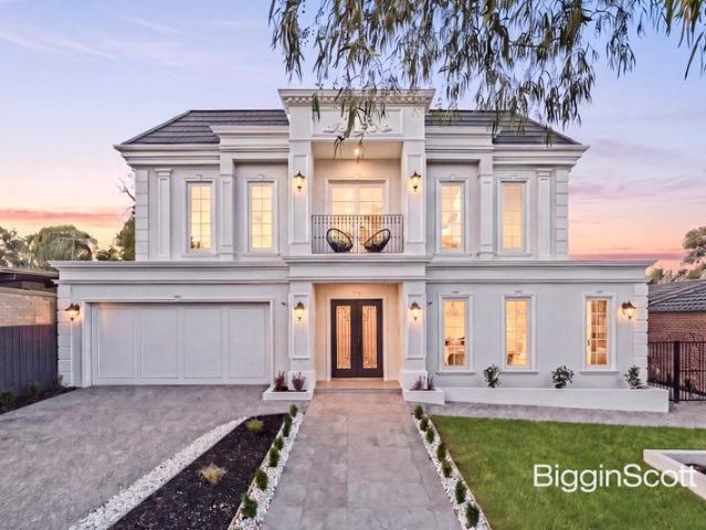 TIMELESS ELEGANCE IN GLEN WAVERLEY'S MOST PRESTIGIOUS POCKET!