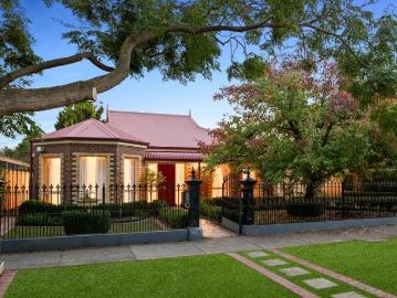 Timeless Elegance Meets Family Comfort in a Prime South Werribee Location!