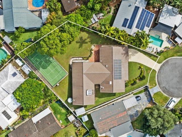 Timeless Elegance on a Grand Scale A Rare 1,254m2 Family Sanctuary Awaits