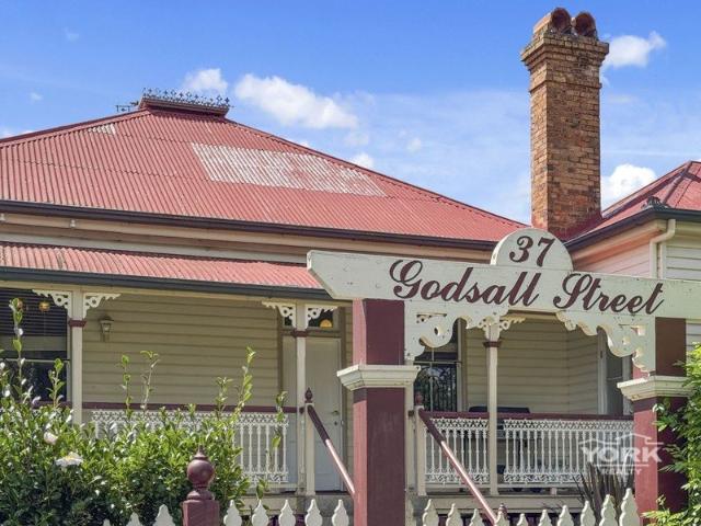 Timeless Elegance Opposite Queens Park A Rare East Toowoomba Opportunity