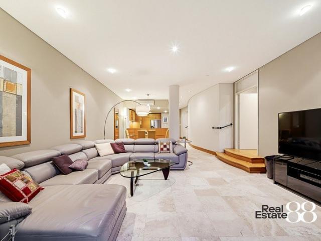 TIMELESS ELEGANCE, REFINED CITY LIVING!