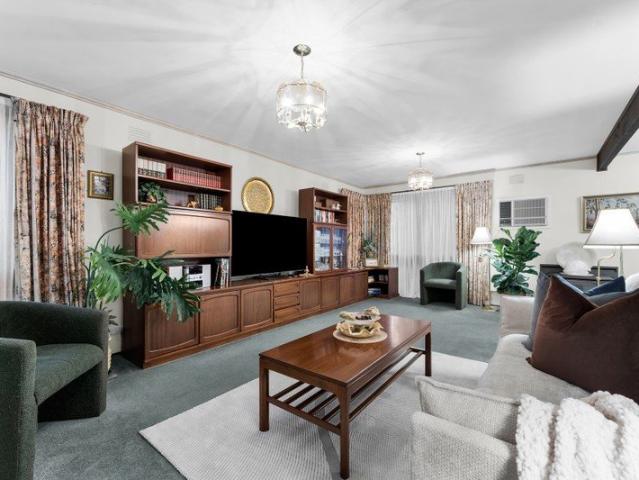 Timeless Family Charm on an Expansive Court Allotment