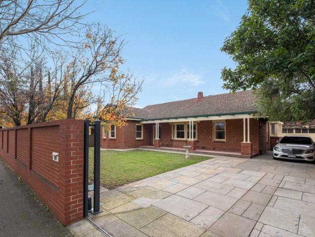 Timeless Family Home In Prestigious Tusmore