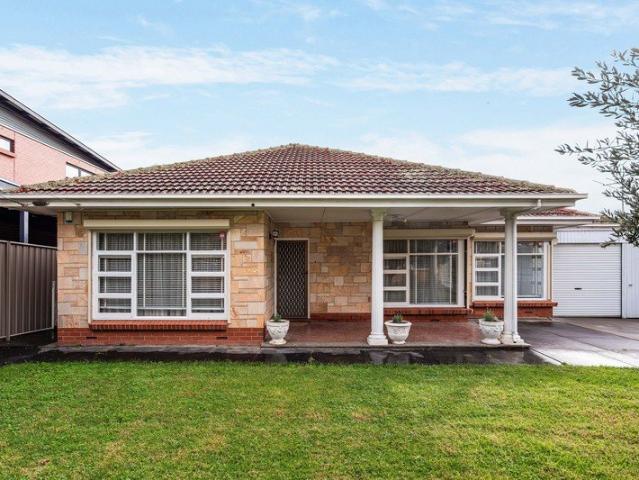Timeless Family Home on Expansive 818sqm Allotment!