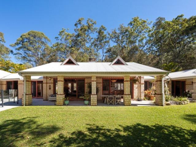 Timeless Family Living in Mudgeeraba Forest
