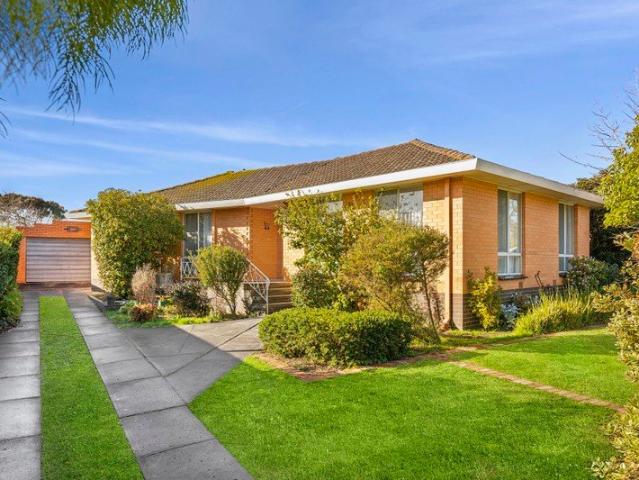 Timeless Family Living in a Blue Chip Old Highton Setting