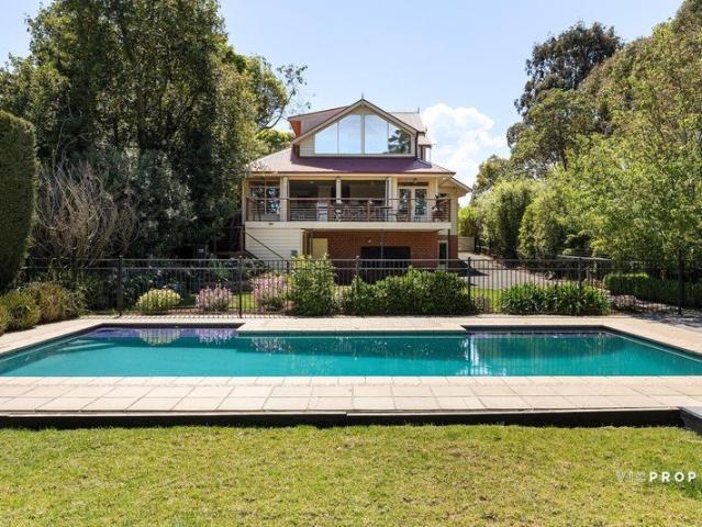 TIMELESS FAMILY LIVING WITH CITY VIEWS