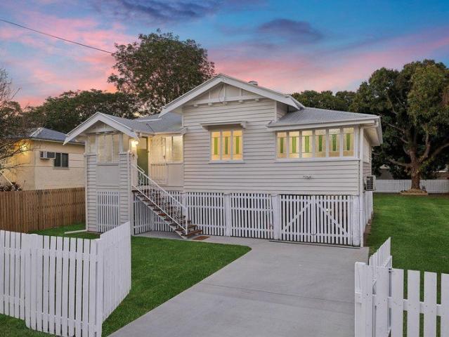Timeless Gable Queenslander, Beautifully Renovated on 817sqm