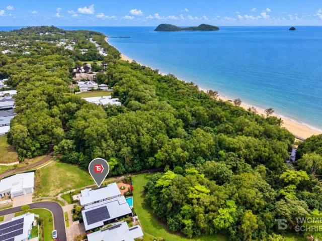 Timeless Hamptons Elegance in a Peaceful Beachside Setting 200m to the Beach!