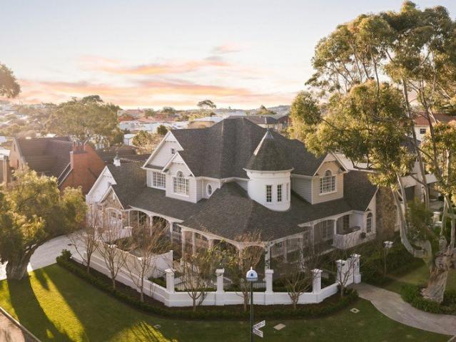 Timeless Hamptons Style in a Premier Bicton Setting