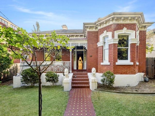 Timeless Heritage, Contemporary Luxury & Unrivalled Kew Convenience