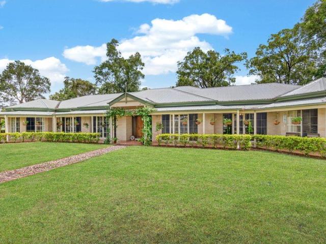 Timeless luxury A Gorgeous family sized home on 4000m in a premier location