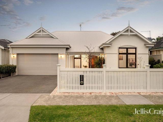 Timeless Luxury in an Enviable Lifestyle Location