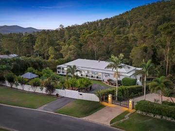 Timeless Luxury on over an acre in Maudsland