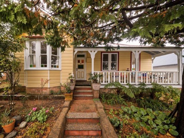 Timeless Mountain Charm with Endless Potential in Prime South Katoomba Position