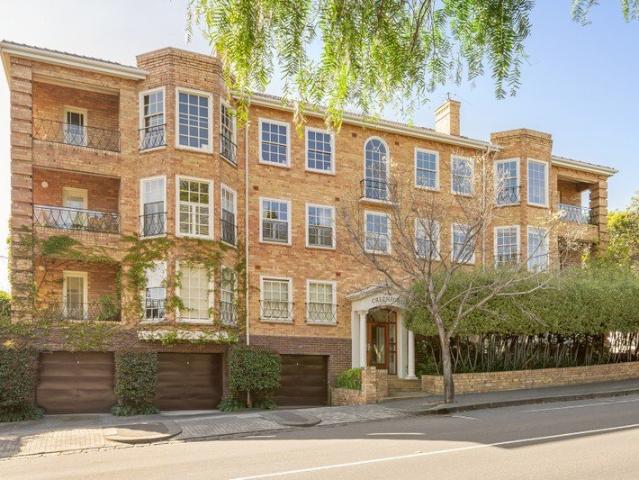 Timeless period charm opposite the Royal Botanic Gardens