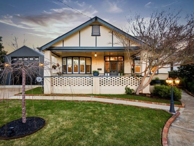 Timeless Period Elegance on an Expansive Allotment in the Heart of Quarry Hill