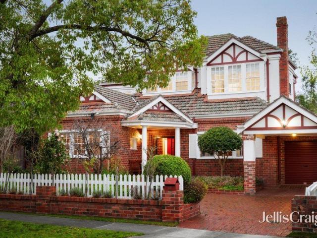 Timeless period proportions in premium locale