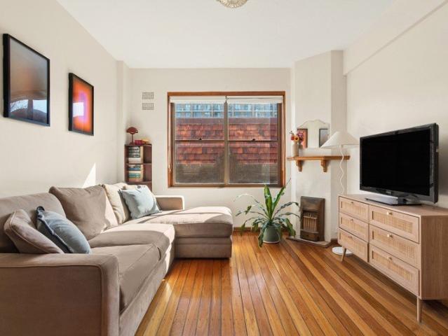 Timeless Potts Point Living in Landmark Art Deco Cahors
