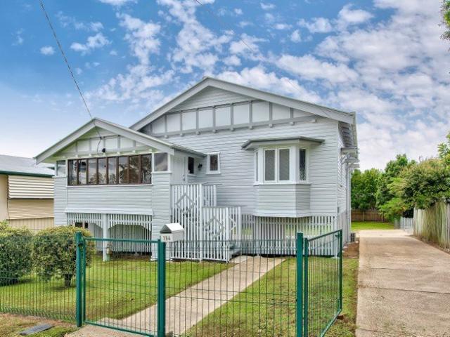 Timeless Queensland Charm on a Rare 928sqm Block